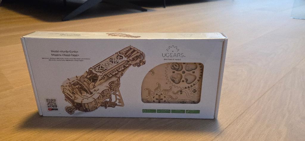 Ugears Hurdy-Gurdy bouwpakket muziekinstrument, Hobby en Vrije tijd, Ophalen of Verzenden, Nieuw, Groter dan 1:32