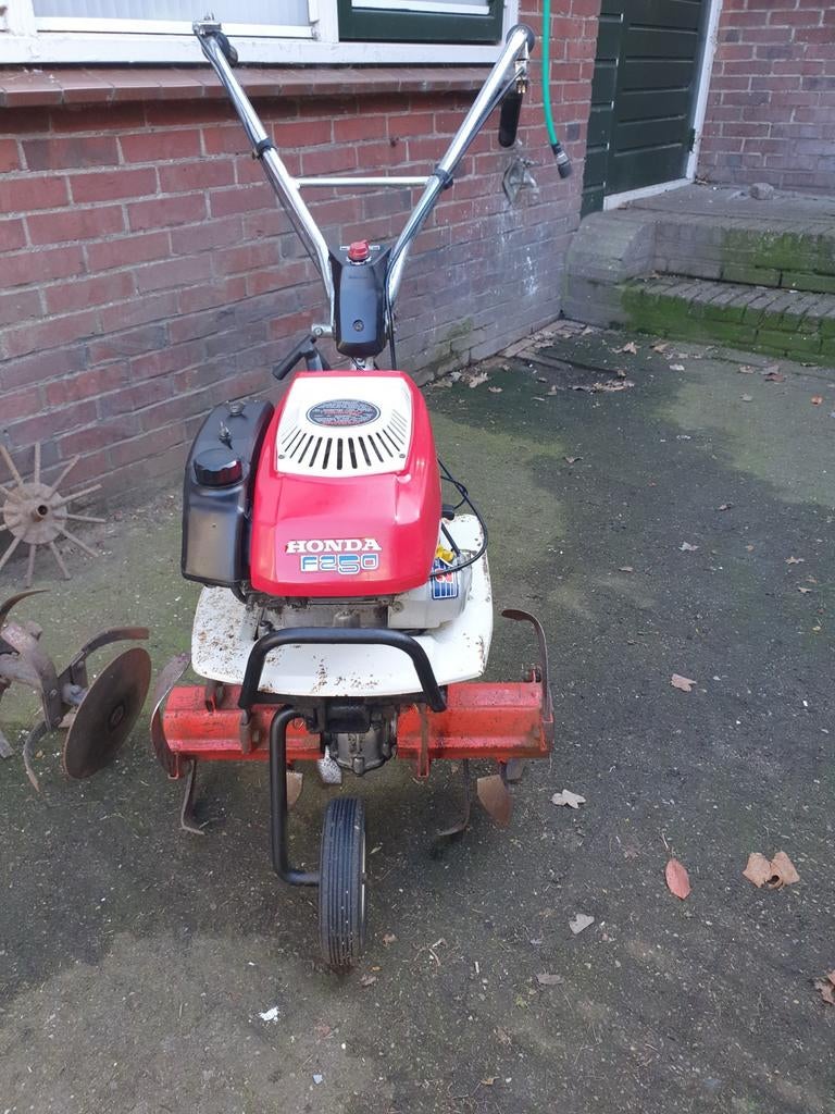 Te koop aangeboden honda tuinfrees, Ophalen, Gebruikt, Benzine, Tuinfrees