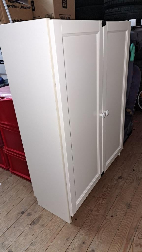 Wit laag kastje met 2 deuren en legplanken, Ophalen