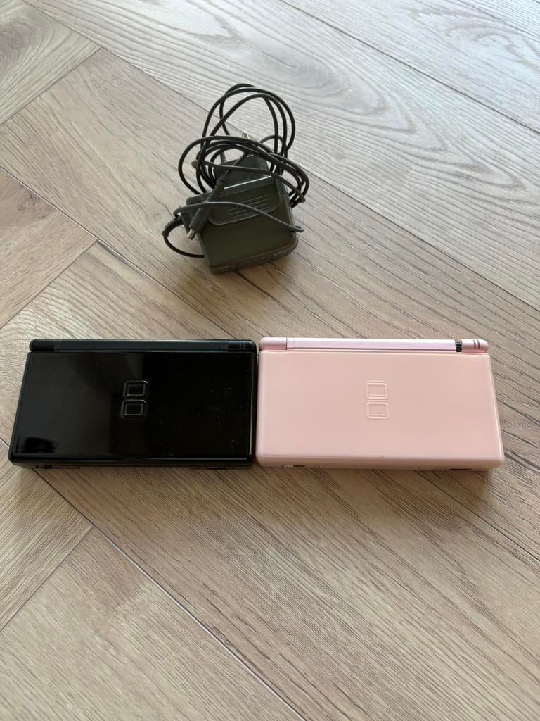 Twee nintendo DS Lite te koop, Spelcomputers en Games, Spelcomputers | Nintendo DS, Ophalen of Verzenden, Gebruikt, Zwart, Dsi