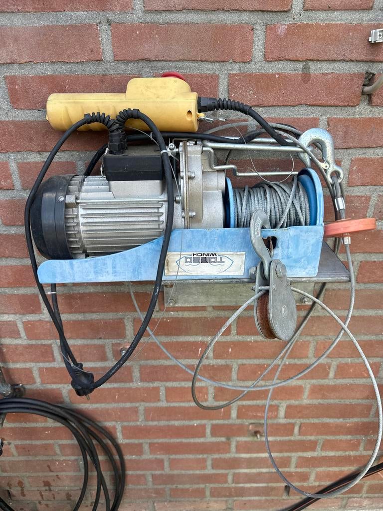 Elektrische lier met afstandsbediening 400 tot 800 kilo, Ophalen of Verzenden, Gebruikt, Elektrisch