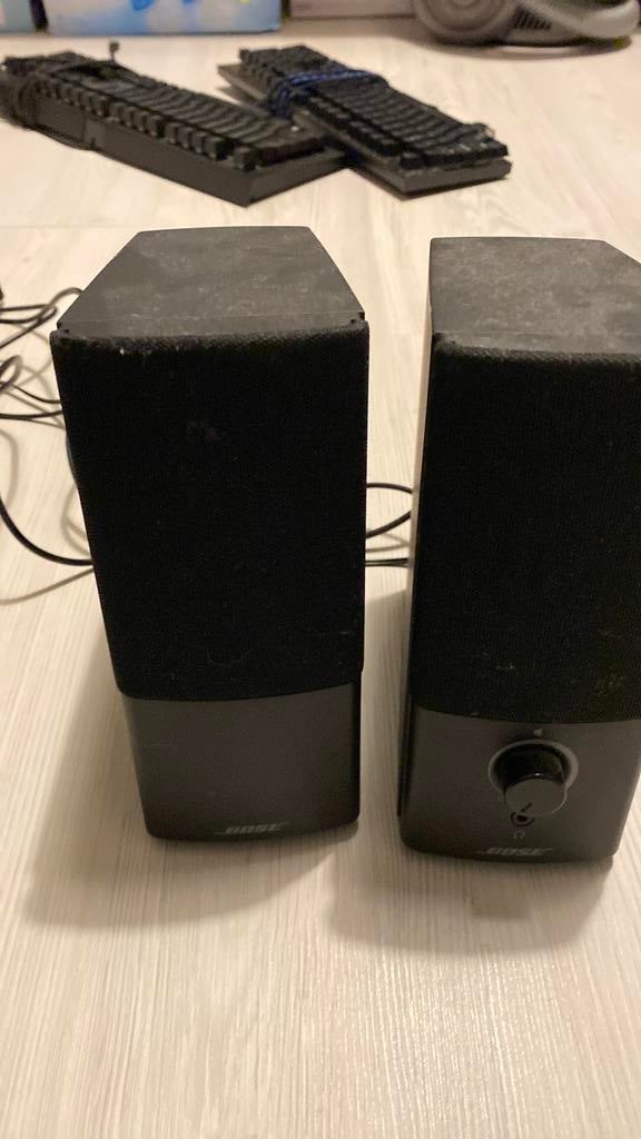 Mooie bose pc speakers, Computers en Software, Pc speakers, Ophalen of Verzenden, Zo goed als nieuw, Audiokanaal 2