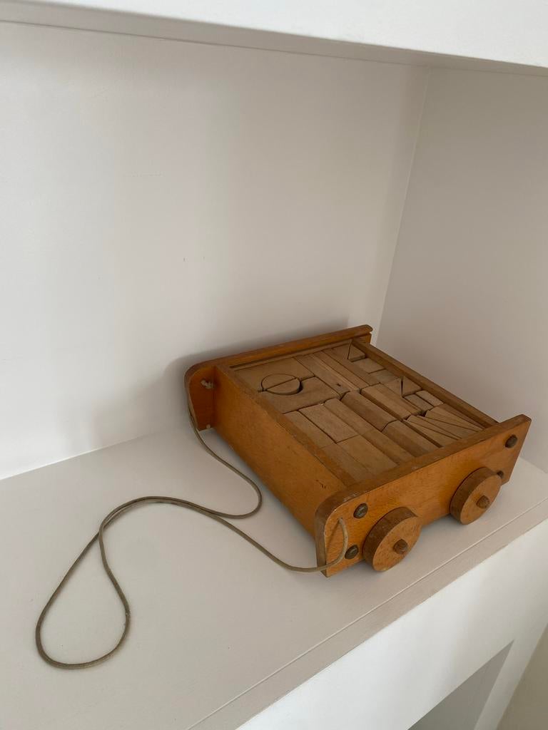 Vintage Houten trekkar met bouwblokken, Ophalen of Verzenden, Gebruikt, Duw- of Trekspeelgoed