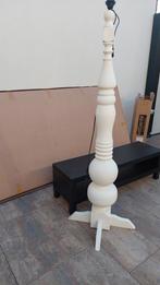 Robuuste witte lampenpoot., Ophalen, 150 tot 200 cm, Hout, Landelijk