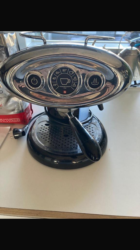 Illy Francis Francis X7.1 iperEspresso machine, Witgoed en Apparatuur, Koffiezetapparaten, Zo goed als nieuw, Koffiepads en cups