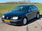 Volkswagen Bora 1.6 - APK 9-2026 - Nette auto, Auto's, Stof, Bora, 4 cilinders, Zwart
