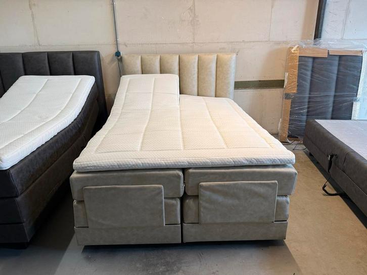 Elektrische Boxspring 140x200 Beige Microleder, Huis en Inrichting, Slaapkamer | Bedden, Nieuw, Twijfelaar, 140 cm, 200 cm, Stof