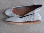 Nieuwe TOMS ballerina's maat 42 (W10), grijs suède, Ophalen of Verzenden, Nieuw, Grijs