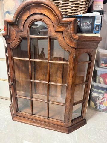 Vitrine kastje oud antiek beschikbaar voor biedingen