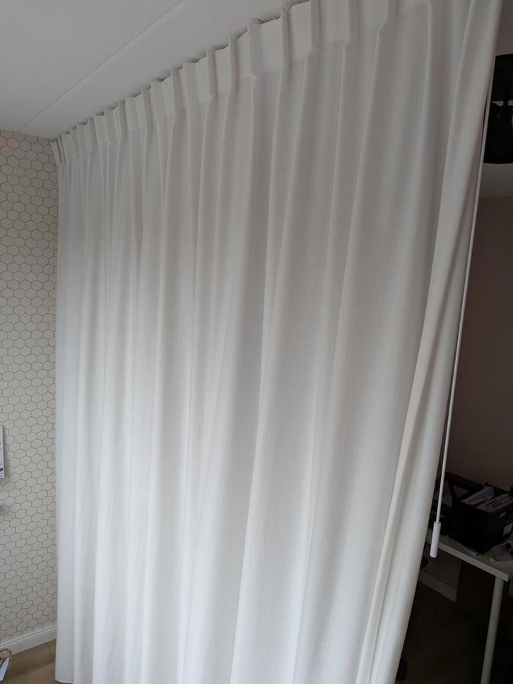 Luxe inbetween gordijn (Truth Ivory) van Veneta 220 x 263 cm, Huis en Inrichting, Stoffering | Gordijnen en Lamellen, Zo goed als nieuw