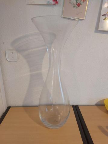 Grote glazen vaas 51 cm beschikbaar voor biedingen