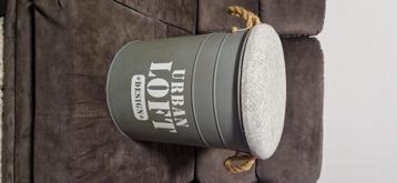 Opbergvat / poef beschikbaar voor biedingen