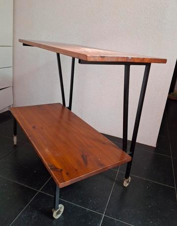 Jaren '60/'70 Trolley/planten tafel op wielen beschikbaar voor biedingen