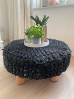 Zwarte decoratieve grote poef, grof breisel met hout, Ophalen, Gebruikt, Rond, 50 tot 75 cm
