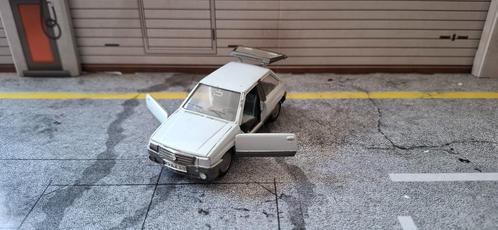 1.43 opel corsa sr, Hobby en Vrije tijd, Modelauto's | 1:43, Zo goed als nieuw, Auto, Gama, Ophalen of Verzenden