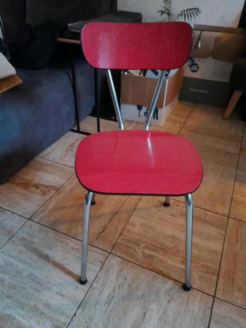 Rode Retro Stoel -  beschikbaar voor biedingen