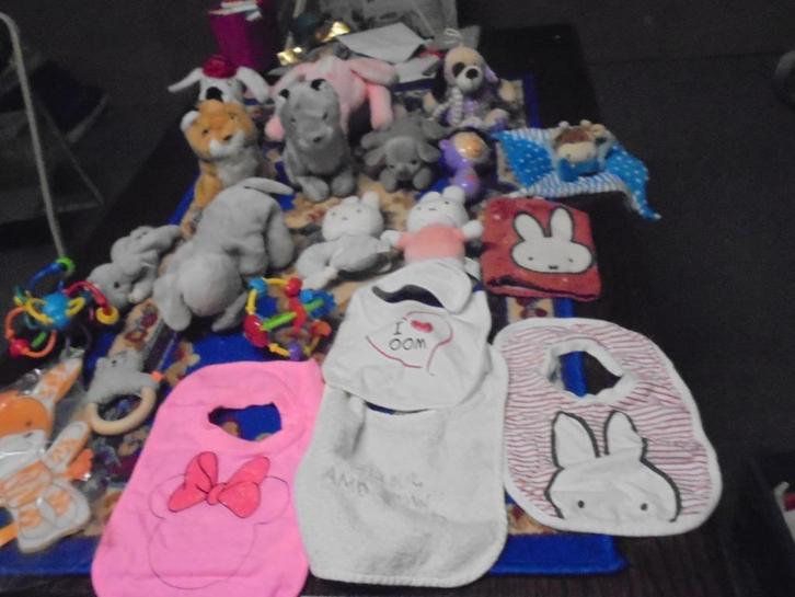 baby benodigheden oa knuffels--rammelaars--slabbertjes, Kinderen en Baby's, Speelgoed | Babyspeelgoed, Gebruikt, Overige typen