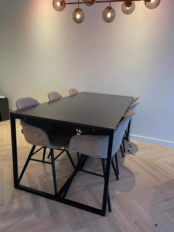 Eettafel zwart. Alleen de tafel. 180x90cm beschikbaar voor biedingen