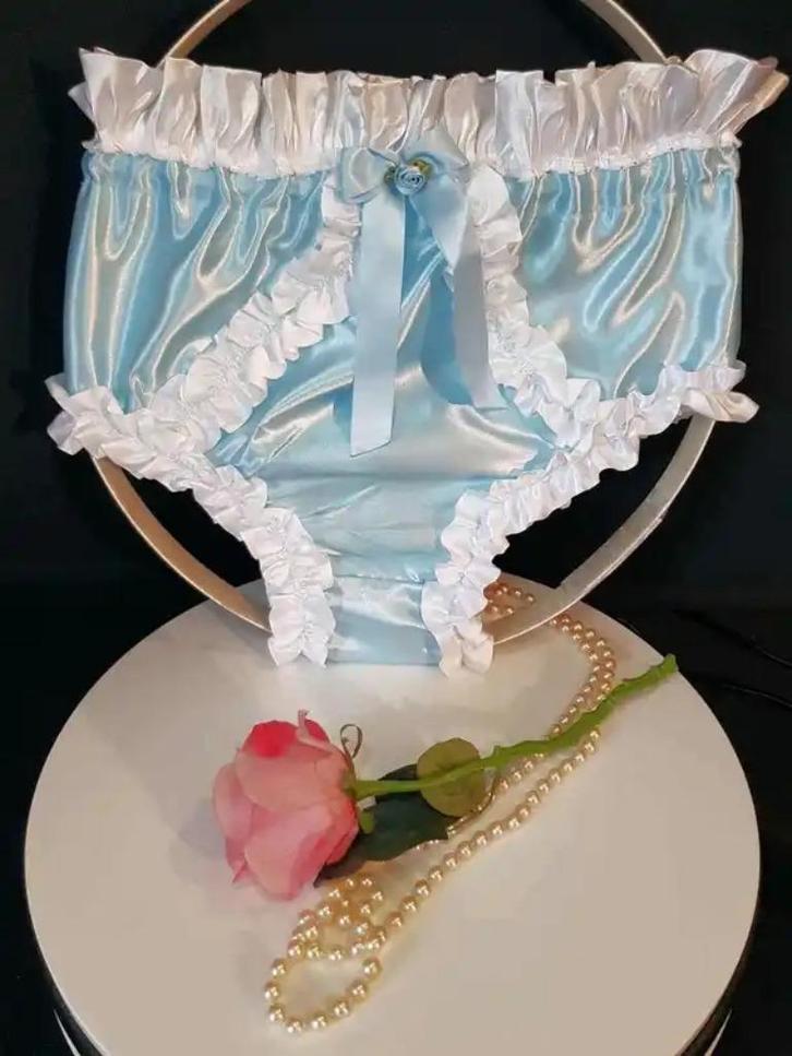 Sissy baby blue sensual satin panties size 42/44, Kleding | Dames, Ondergoed en Lingerie, Slip, Blauw, Verzenden