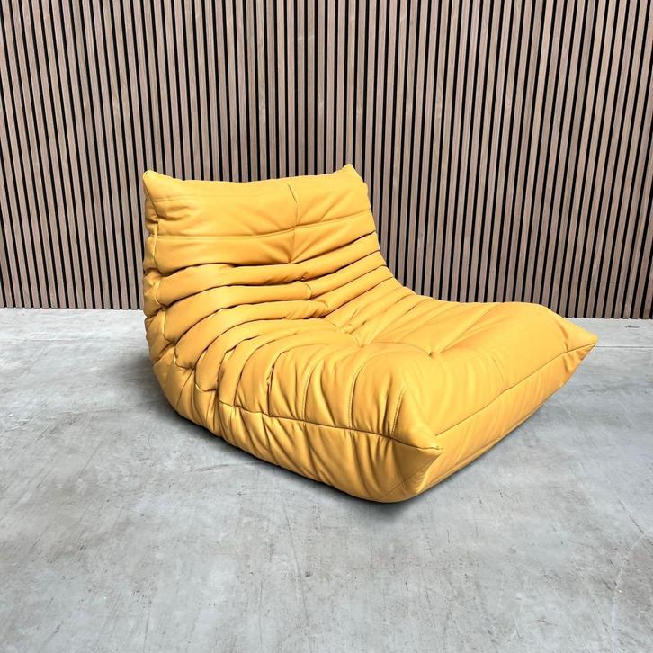 Ligne Roset Togo - eenzits - Geel, Antiek en Kunst, Antiek | Meubels | Stoelen en Banken, Ophalen of Verzenden