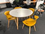 Kantinetafel  120cm 4 gele en 16 blauwe stoelen, Ophalen of Verzenden, Zo goed als nieuw, 2 zitplaatsen