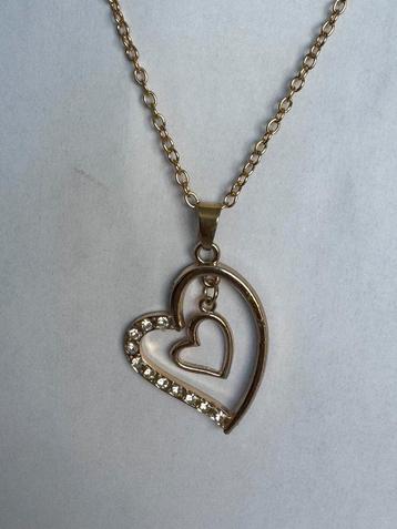 GOUDKLEURIG COLLIER MET DUBBELE HART HANGER beschikbaar voor biedingen