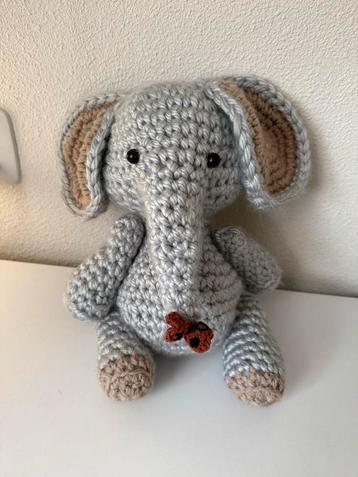 Handgemaakte Olifant Knuffel beschikbaar voor biedingen