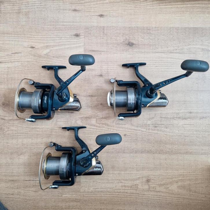 3x Daiwa Emcast Plus 5500. Inclusief reservespoel., Watersport en Boten, Hengelsport | Karpervissen, Gebruikt, Molen, Ophalen