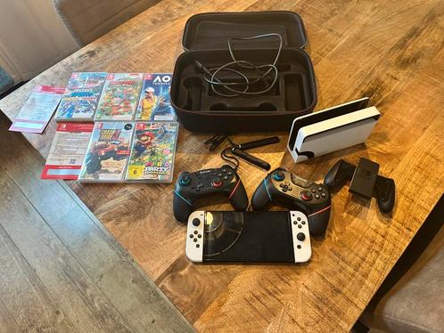 Nintendo Switch OLED Wit + Dock + Spellen + Accessoires, Spelcomputers en Games, Spelcomputers | Nintendo Switch, Zo goed als nieuw