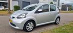 Toyota Aygo 1.0 12V Vvt-i 5DRS 2006 Grijs AIRCO CARPLAY., Voorwielaandrijving, 4 stoelen, 68 pk, Handgeschakeld