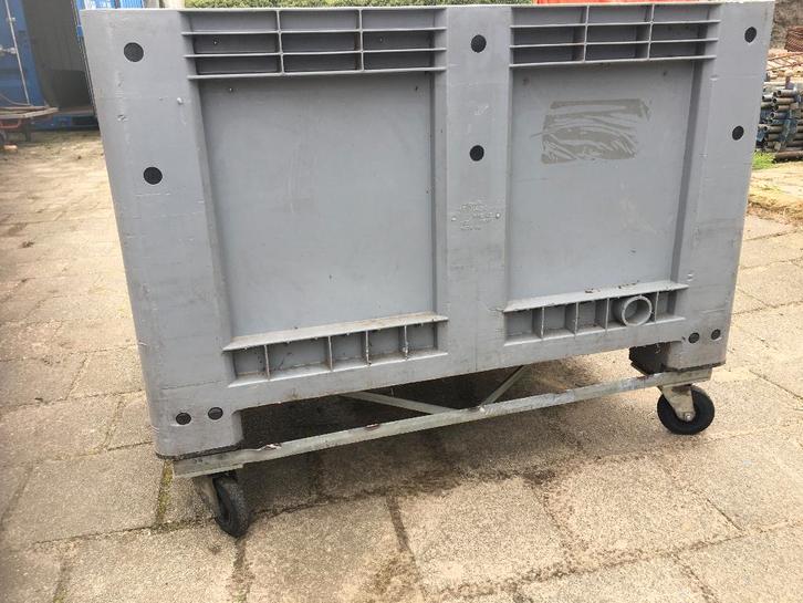 kunststof bak verrijden onder stel, Dieren en Toebehoren, Stalling en Weidegang, Toebehoren, 2 of 3 paarden of pony's