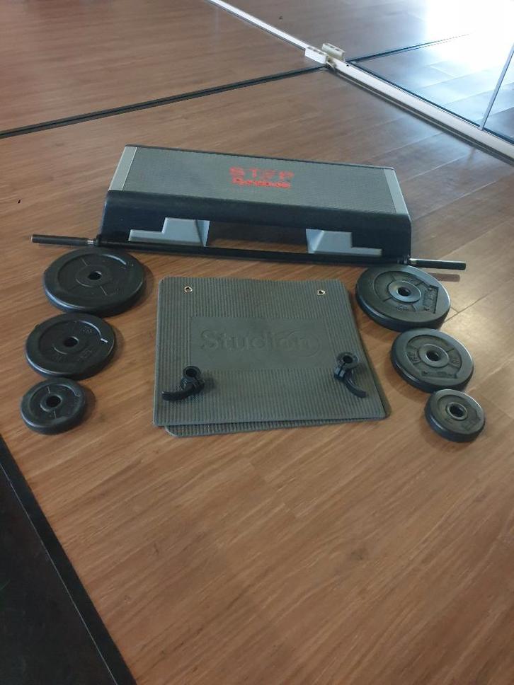 Les Mills Bodypump set + Reebok step bankje + Yoga Mat, Sport en Fitness, Fitnessmaterialen, Stepbank, Armen, Benen, Borst, Buik