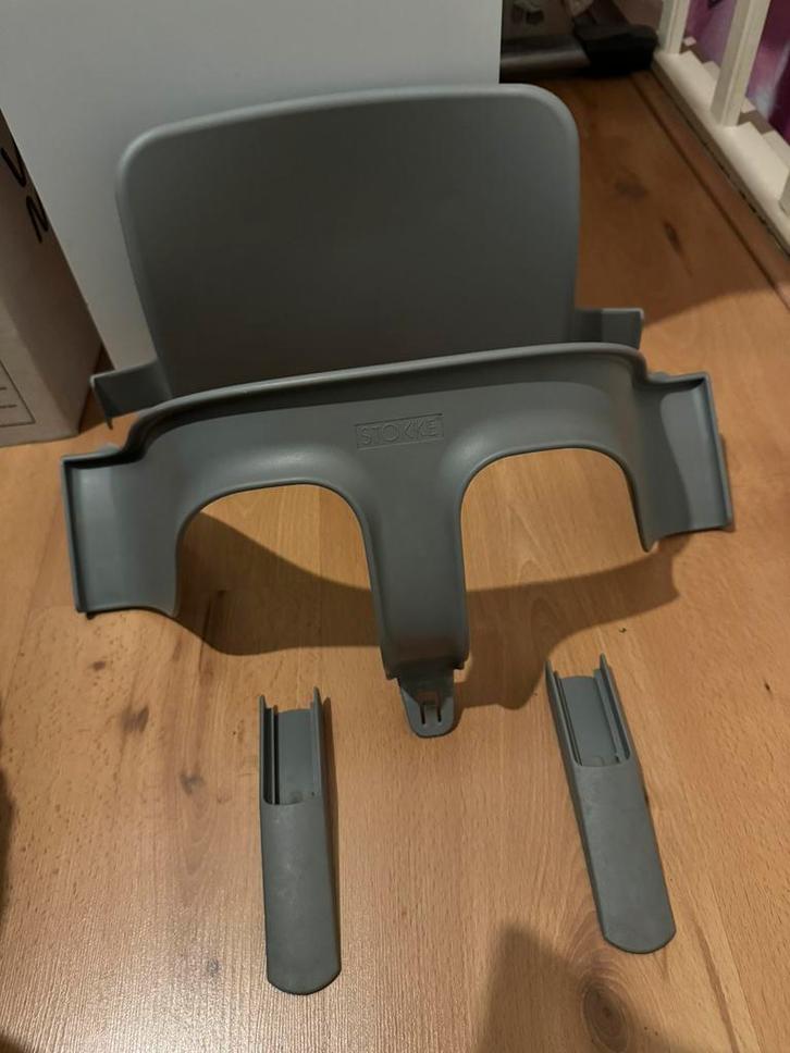 Stokke Tripp Trapp Babyset grijs, Kinderen en Baby's, Kinderstoelen, Zo goed als nieuw, Meegroeistoel, Ophalen