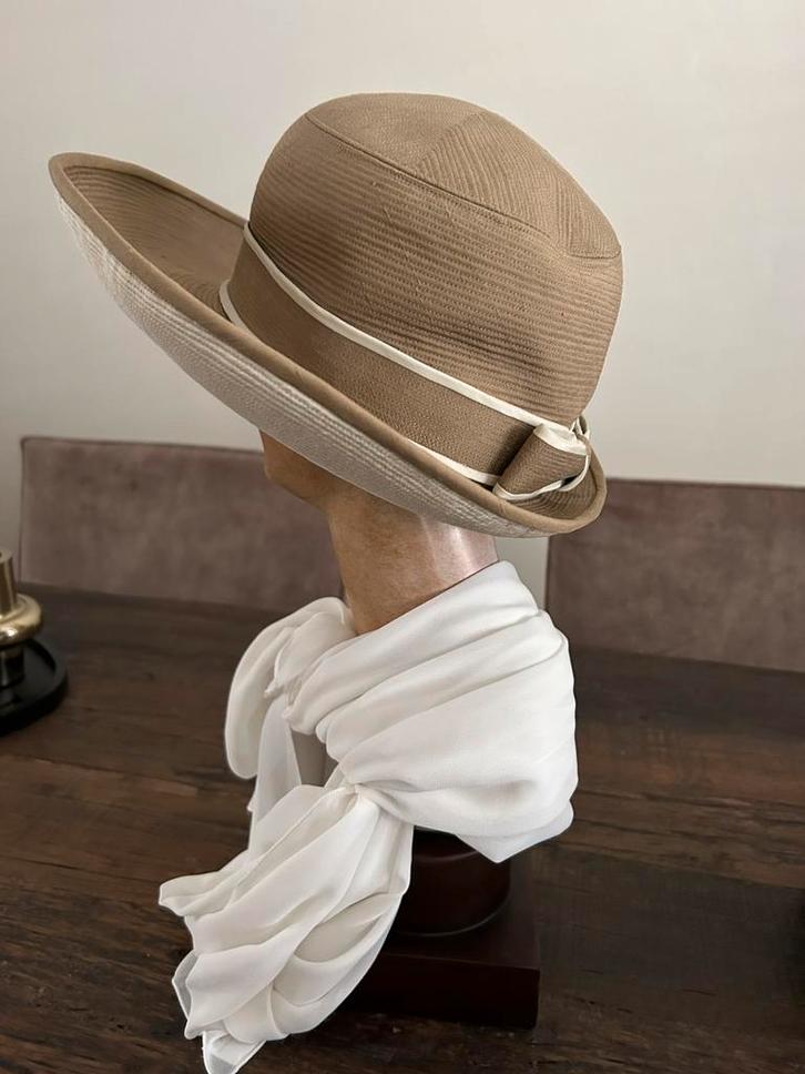 MOOI OUD FRANS HOEDJE / HOED INCL. BIJPASSENDE SJAAL …, Antiek en Kunst, Antiek | Kleding en Accessoires, Dames, Ophalen