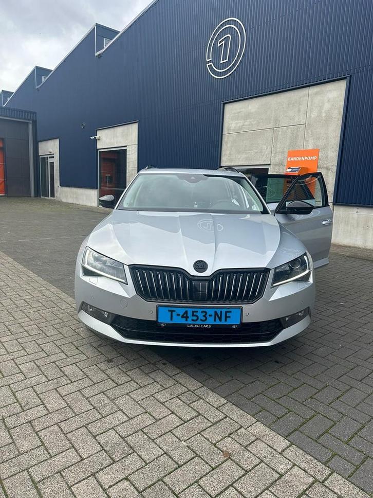 EXPORT Skoda Superb 2.0 TDI 150pk Greentech Dsg-7 2019 Grijs, Auto's, Skoda, Particulier, Superb, ABS, Achteruitrijcamera, Adaptieve lichten