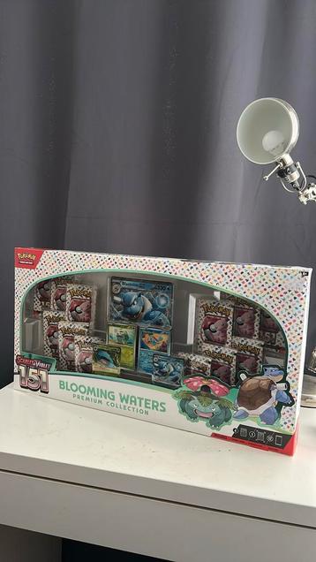 Pokemon - 151 Blooming Waters Premium Collection beschikbaar voor biedingen