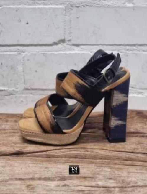 Hoss Intropia - Mooie leren sandalen met hak maat 38 - Nieuw, Kleding | Dames, Schoenen, Nieuw, Sandalen of Muiltjes, Blauw, Ophalen of Verzenden