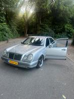 Mercedes-Benz E-Klasse 2.3 E230 Sedan Classic 1996 Grijs, Auto's, Mercedes-Benz, Euro 2, Achterwielaandrijving, Zwart, 150 pk