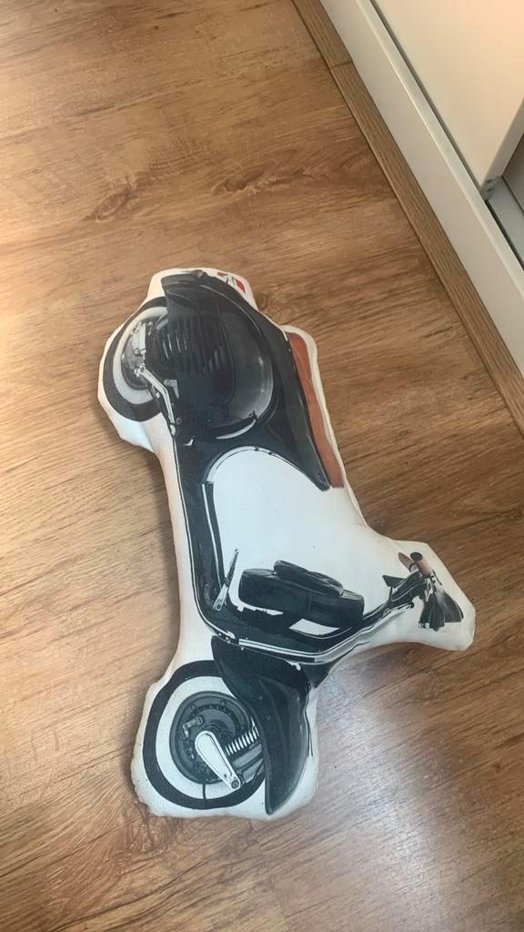 Scooter Kussen - Leuk Decoratief Kussen, Huis en Inrichting, Woonaccessoires | Kussens, Zo goed als nieuw, Zwart, Overige vormen