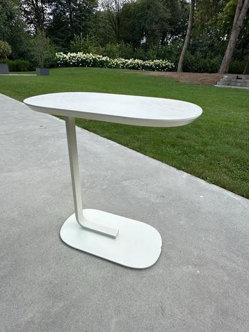 Muuto Relate Bijzettafel, off white beschikbaar voor biedingen