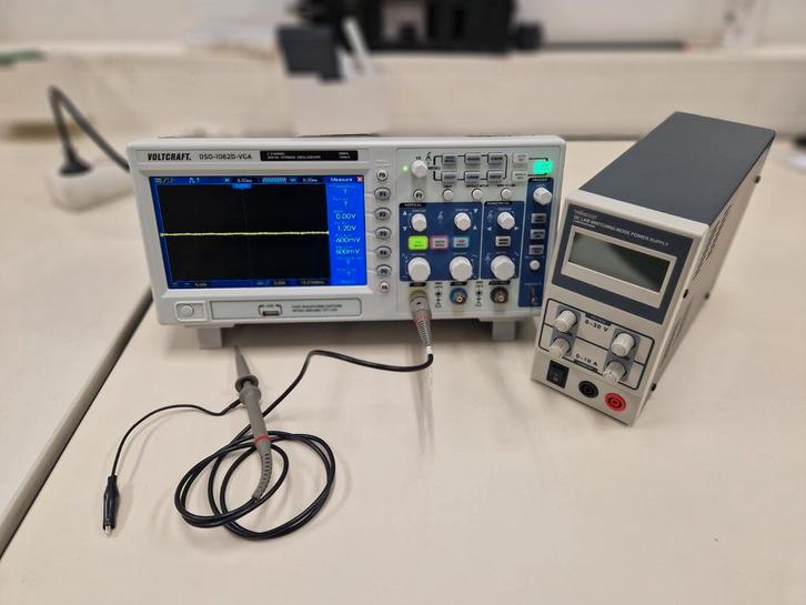 Oscilloscoop & 30V DC Labvoeding - Set, Zakelijke goederen, Machines en Bouw | Industrie en Techniek, Ophalen of Verzenden