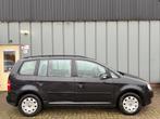 Volkswagen Touran 1.6-16V FSI Business NAP//AIRCO//CRUISE//T, Auto's, Volkswagen, Stof, 4 cilinders, 116 pk, Zwart