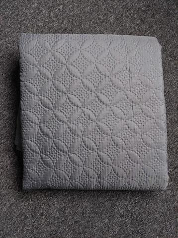 Grijze, glimmende beddensprei - 220x240 cm - Nieuw! beschikbaar voor biedingen