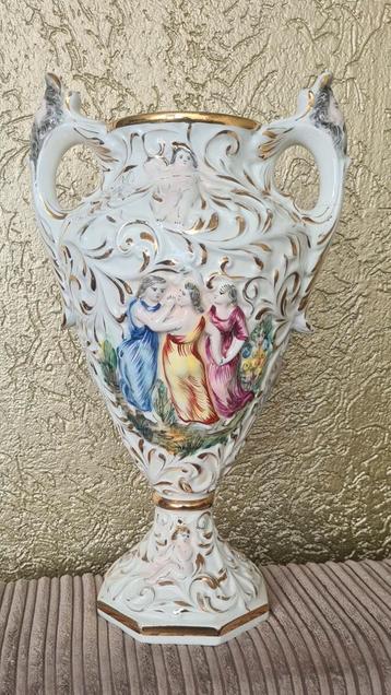 Capodimonte vaas porselein beschikbaar voor biedingen