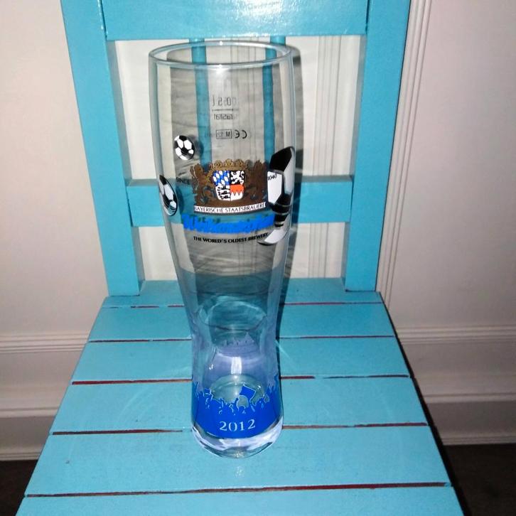 Weihenstephen bierglas 0,5 liter voetbal 2012, Verzamelen, Biermerken, Zo goed als nieuw, Glas of Glazen, Overige merken, Ophalen