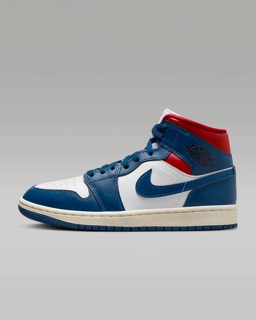 Nike Air Jordan 1 MID ‘French blue’’, Kleding | Dames, Schoenen, Nieuw, Sneakers of Gympen, Blauw, Ophalen of Verzenden
