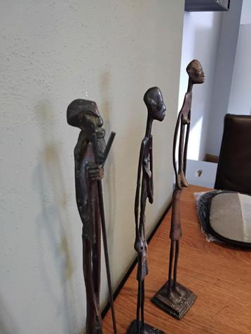 Afrikaanse bronze beeldjes beschikbaar voor biedingen