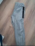 Nike Tech Fleece Broek - Kindermaat L (147-158) - Gedragen, Nike, Overige maten, Ophalen of Verzenden, Grijs