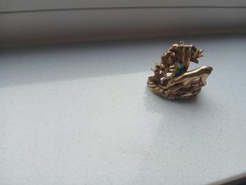 Mooie oude antieke bros beschikbaar voor biedingen