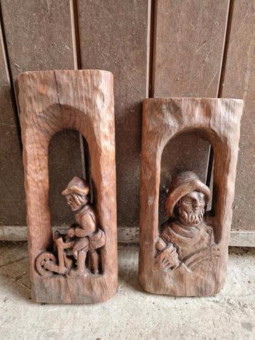 2 mooie handgesneden houten wanddecoratie  beschikbaar voor biedingen